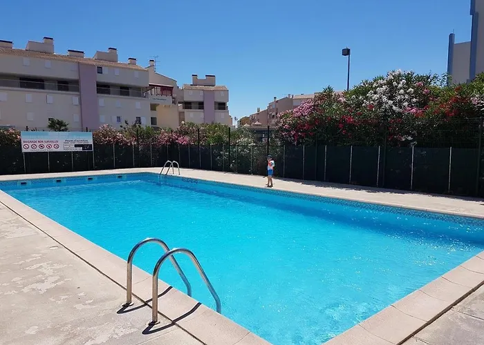 2 Pieces Avec Terrasse, Clim, Piscine Et Proche - 6 Couchages - Fr-1-307-147 *